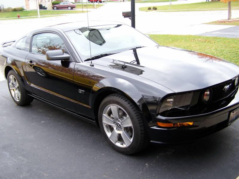 Black Mustang With Fan Blade Rims, got Pictures?
